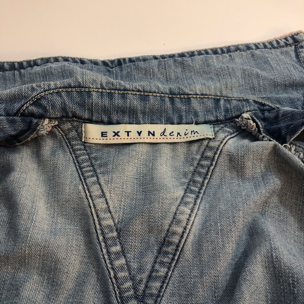 Women’s XS/S Denim Jacket Pink Detail Front Pockets 100% Cotton Semi Distressed
